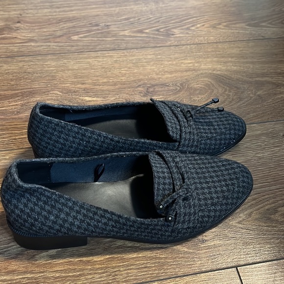 George Women ash and white loafers. US 9. - Picture 4 of 8